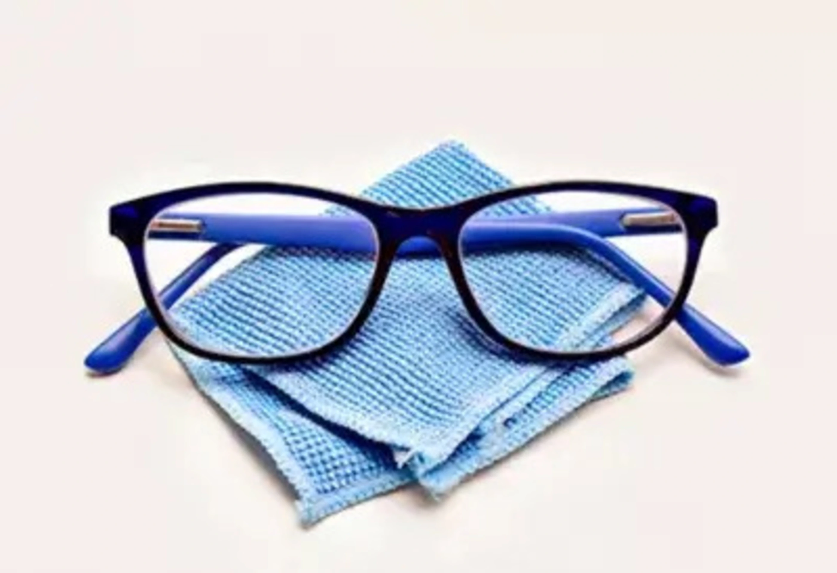 Eye glasses with blue cleaning cloth